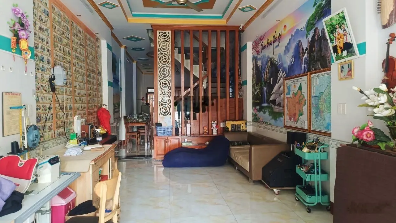 3 tỷ 950 nhà lầu trệt Vincom Dĩ An