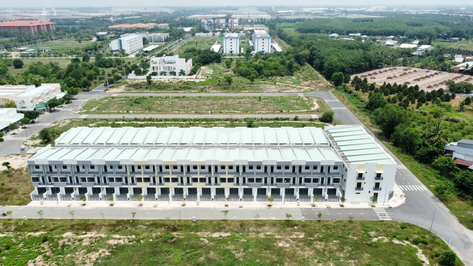 Bán căn 1 trệt 2 lầu nhà mới đường 12m 64m2 nằm trong KCN Phước Đông chỉ 2 tỷ sổ sẵn sang tên ngay