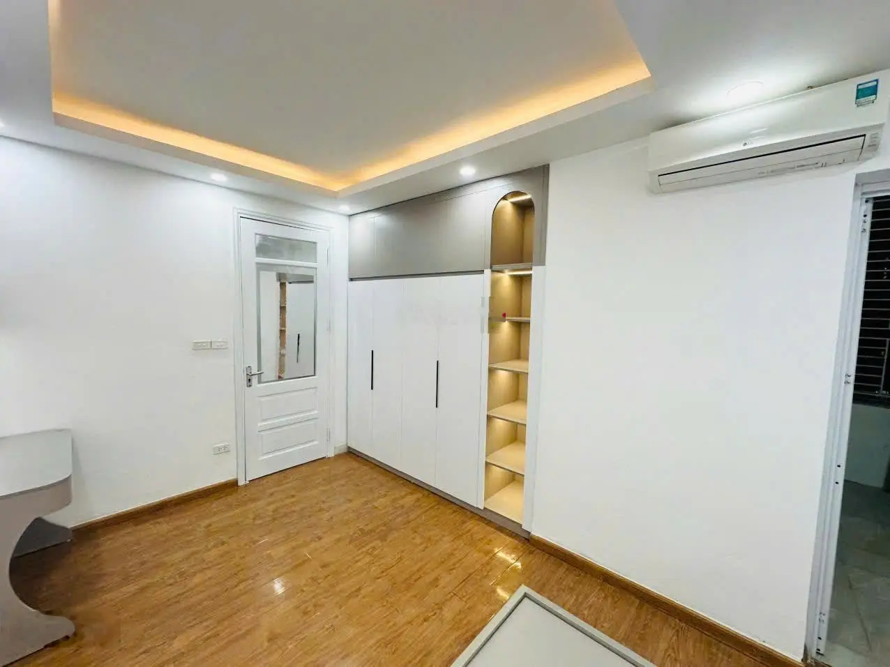 Chủ nhà gửi em bán căn hộ 76m2 Thành Phố Giao Lưu - view hồ - giá 4 tỷ - full đồ 0988 917 ***