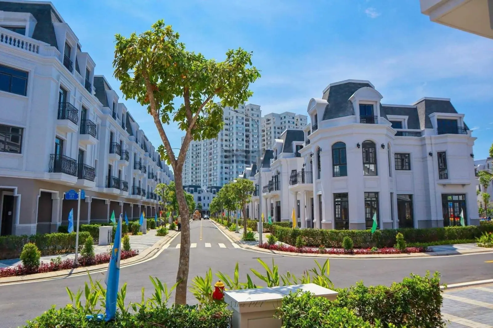 Bán gấp căn nhà phố góc 2 mặt tiền 160m2 Amelie Villa Phú Mỹ Hưng, chênh lệch nhẹ có thương lượng