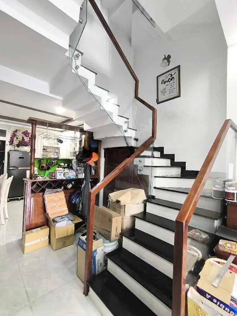 Nhà Tôn Thất Thuyết Q4 - 5 tầng - 60m2, 4x18 - sát mt đường - chỉ 6 tỷ nhỉnh