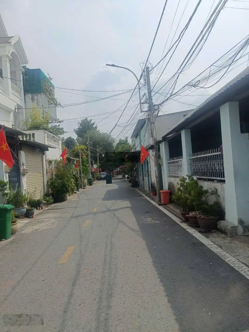 Nhà cấp 4 hiện trạng đẹp ở ngay, mặt tiền đường Hồng Sến, P. Long Thạnh Mỹ , Q.9