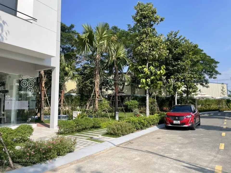Bán nhà 3 lầu mới xây giá rẻ chưa ở, tại thành phố Thuận An, Bình Dương bán gấp trong tháng 12