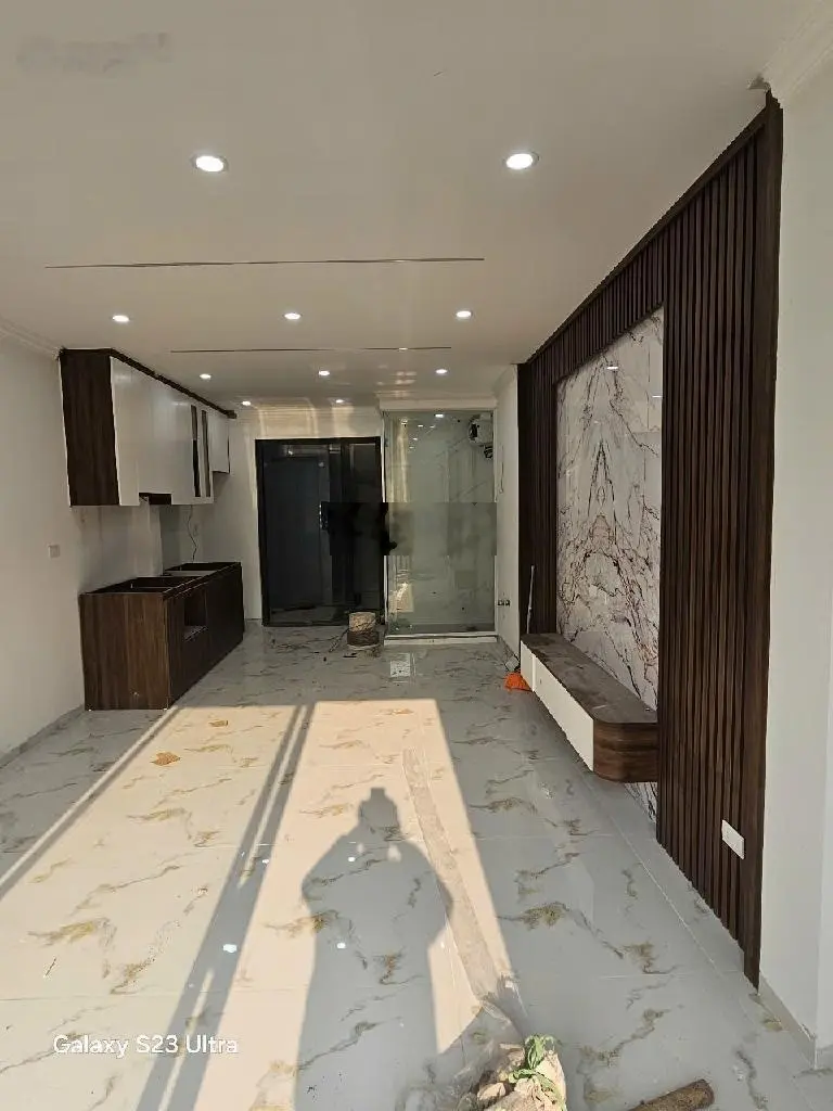 7 tầng thang máy - mới kính koong - full nội thất - kinh doanh - ô tô - ngõ thông - 40 m- 17,5 tỷ