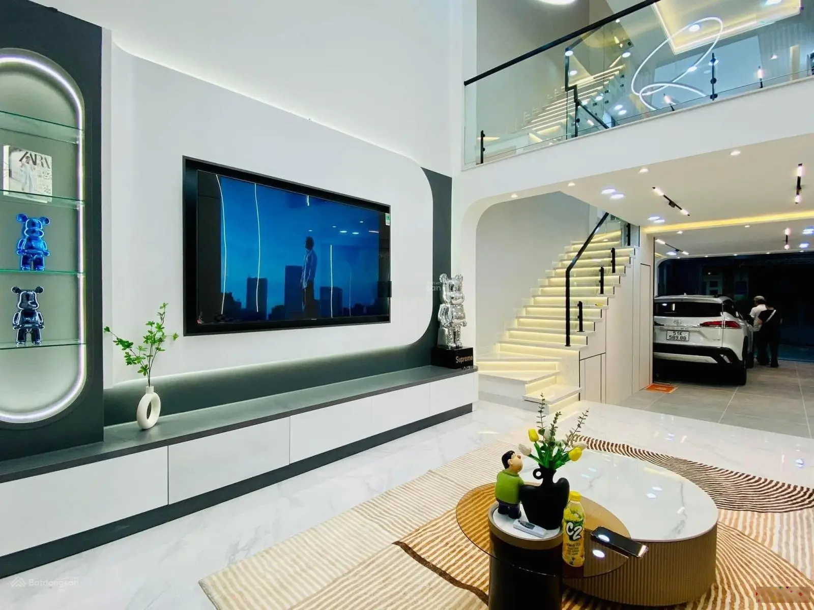 Cô 9 cần bán gấp nhà đẹp mới Võ Văn Tần-Q3. DT 53,76m2. GIÁ 3TỶ2. Hẻm 6m, 2Lầu, sổ sẵn riêng.