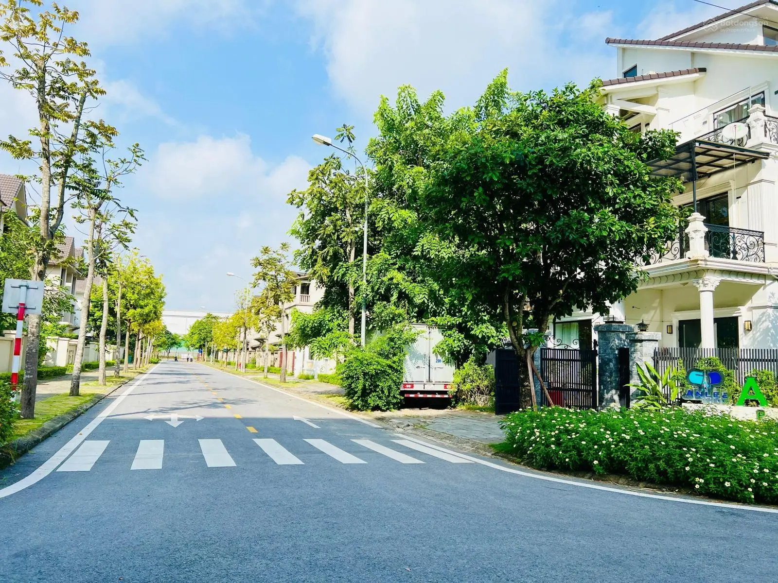 Quỹ căn biệt thự đang bán rẻ: 180m2 - 200m2 - 300m2 - 400m2. LH: 0962 204 ***