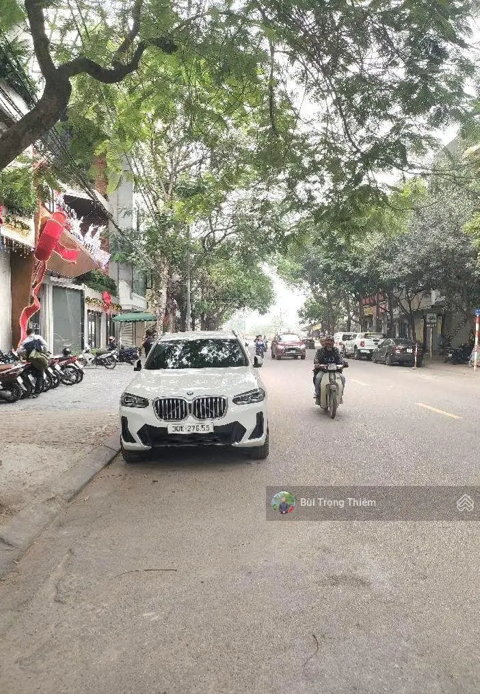 Bán nhà dân xây hơn 40m2 ở Phố Trạm, Long Biên, cách Ô tô tránh 15m, giá đẹp