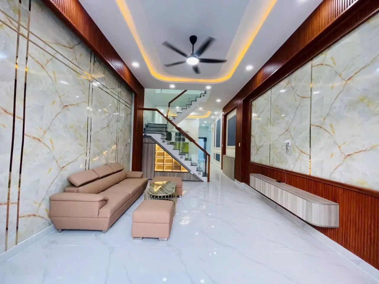 Nhà ngay chợ Bình Chánh - 1trệt 1 lầu - 3 phòng ngủ - 3WC