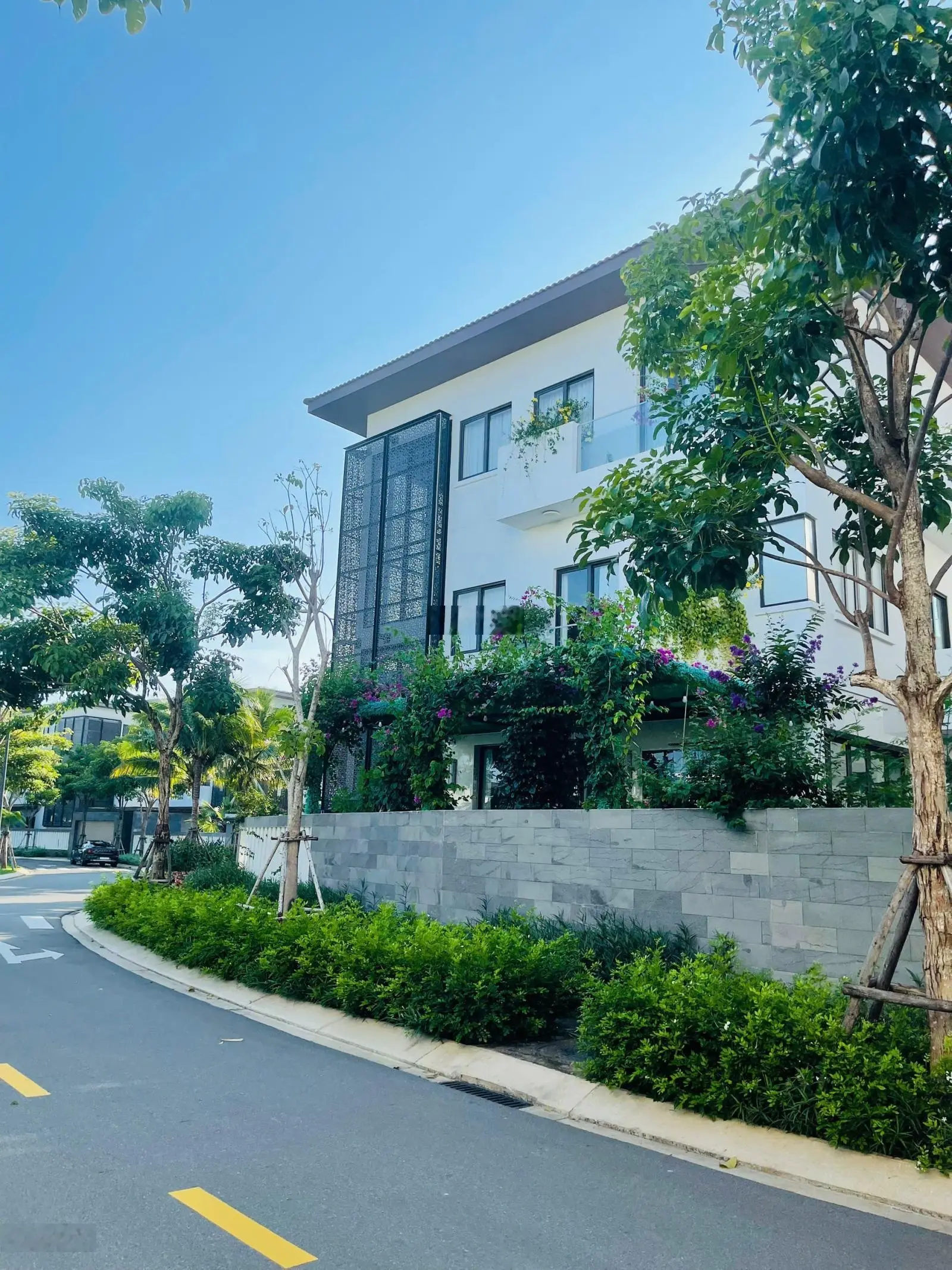 Nhà Phố La vida ngang 5, xây dựng 5x11, Giá 4ty950 (Giá 100% đã bao gồm sổ và thuế phí)
