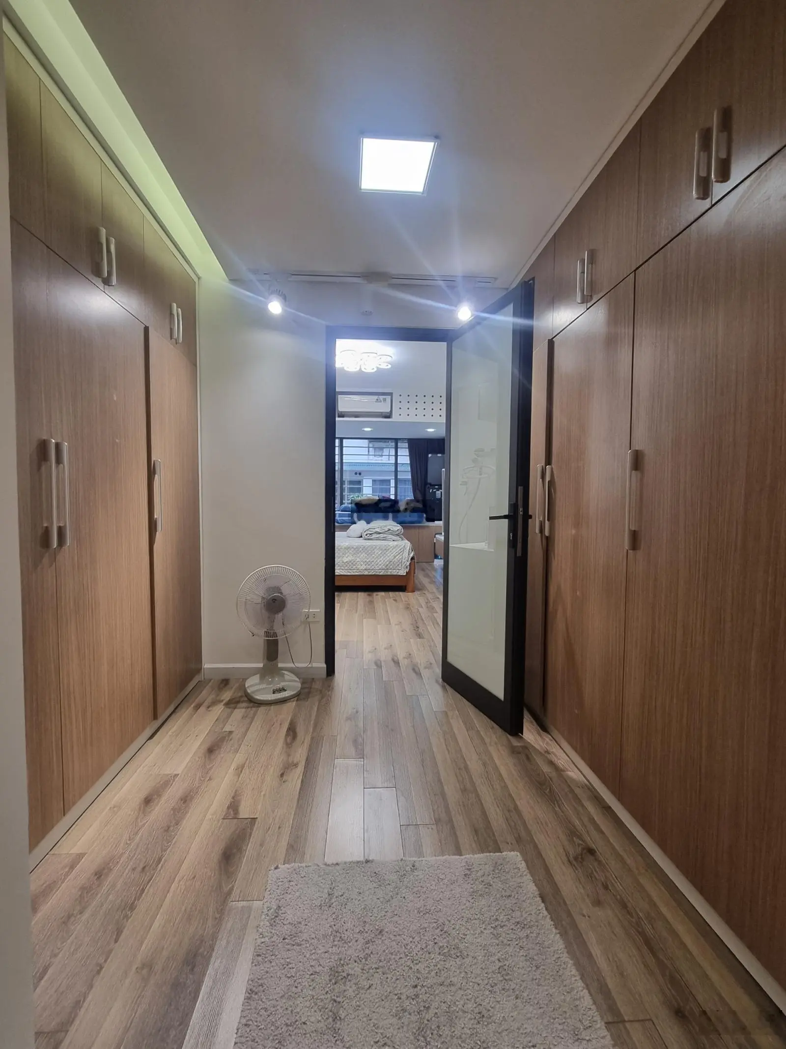 Bán gấp căn hộ góc 3 phòng ngủ 130m2, giá 5.5 tỷ, tại tòa Capital Garden, ngõ 102 Trường Chinh