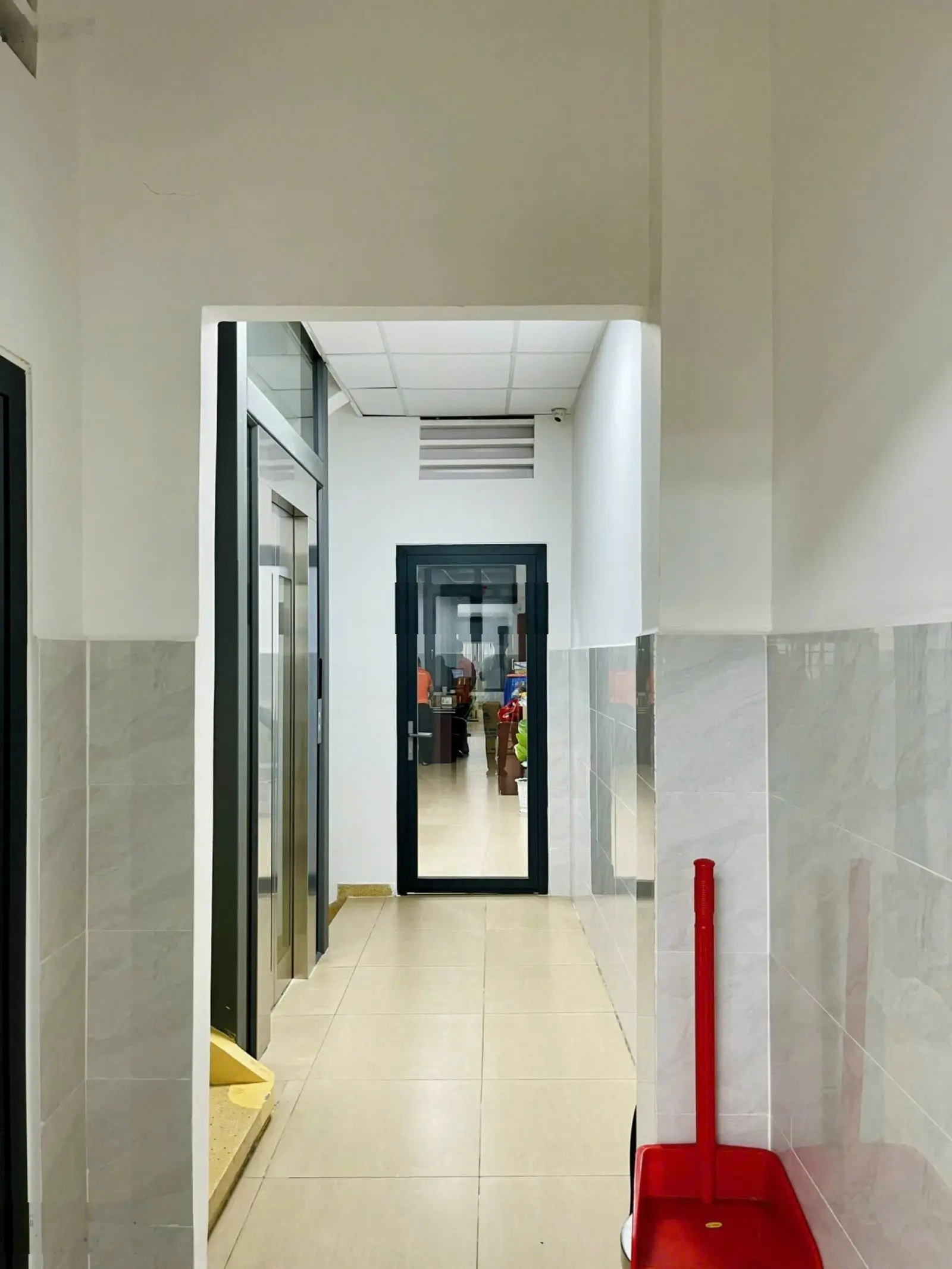 Nhà 2MT Bạch Đằng, 4,2mx27m, CN 116m2, 5 tầng, có thang máy, HĐT 85 tỷ, giá 32 tỷ TL