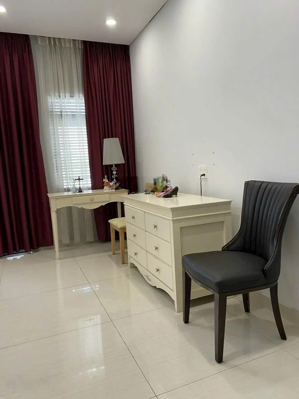 Đi nước ngoài bán gấp nhà hẻm xe hơi Vườn Chuối, Phường 4, Quận 3. Giá chỉ 4,1 tỷ. 0906 806 *** Ngân