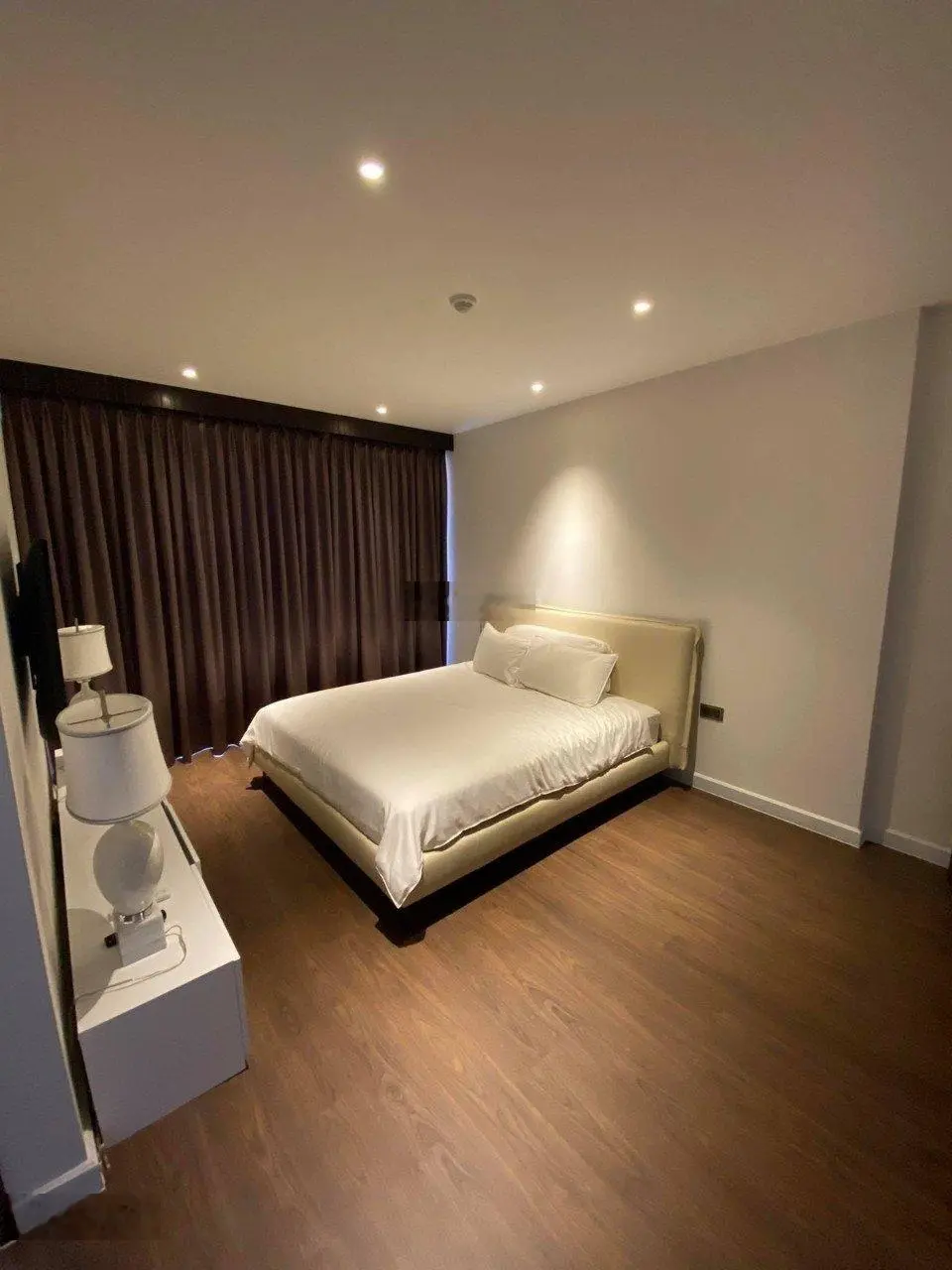Bán căn hộ 179 (m2) đẹp nhất Saigon Royal tầm nhìn bao trọn quận 1 và Thủ Thiêm. LH: 0909 024 ***