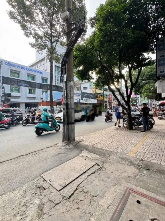 Bán chung cư mặt tiền quận 3-lầu 3- 2 tỷ 200