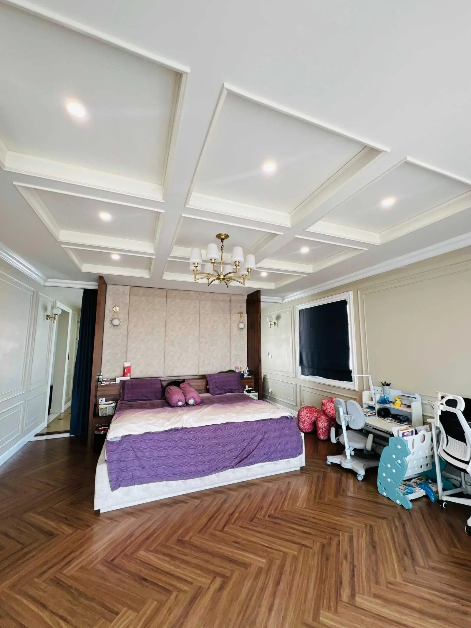 Bán biệt thự đơn lập 270m2 15x18m Liên Phường full nội thất nhập khẩu, khu an ninh cao cấp giá 31tỷ
