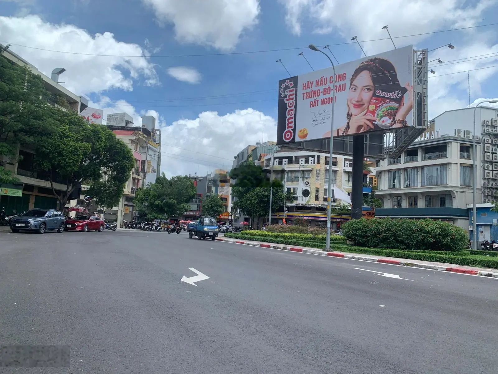 Mặt tiền ngang 5m, đường Hoa Lan ngay vòng xoay Phan Xích Long - 4 tầng, giá 18 tỷ