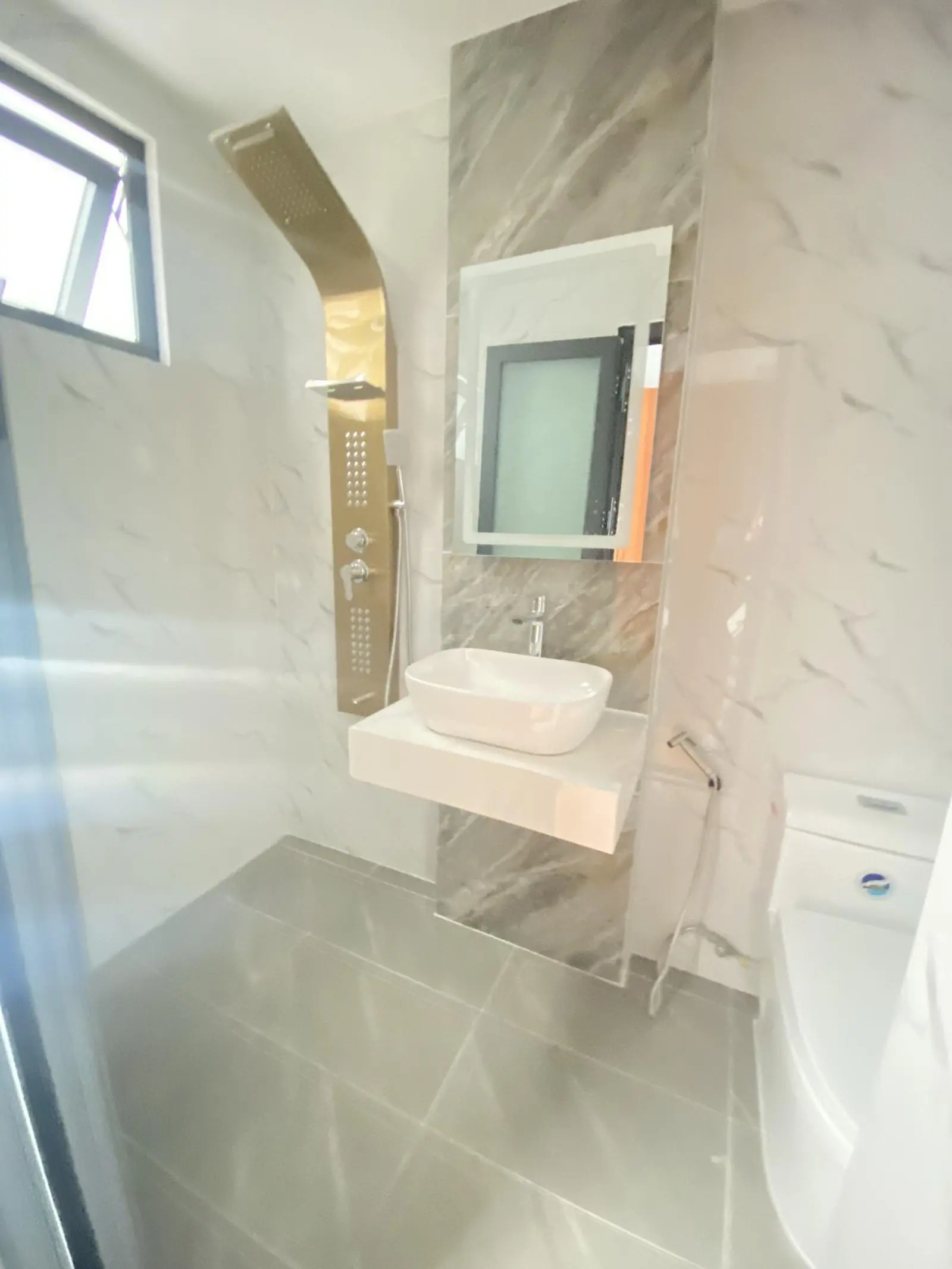 Bán Nhà 3 Lầu, Đương oto Gần Vạn Phúc, thích hợp mua để ở - 64m2, giá 7 tỷ 5 TL