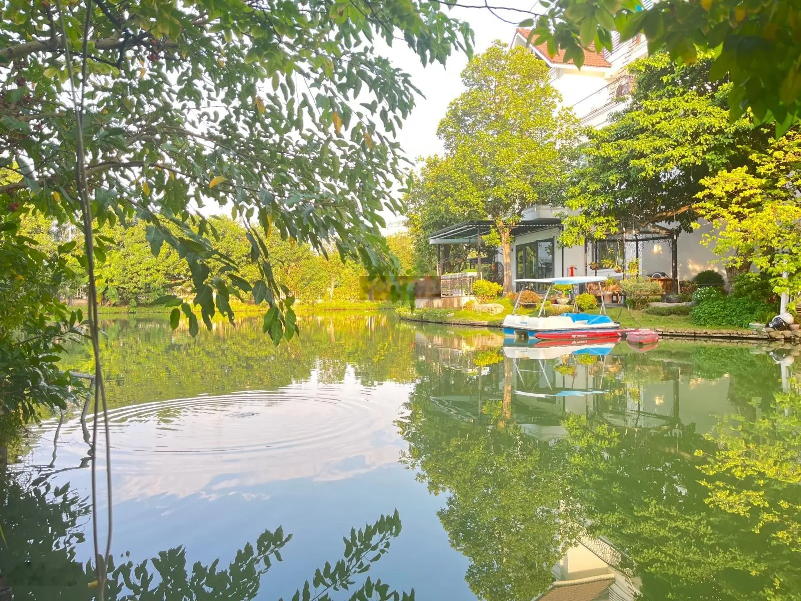Bán lô góc Hoa Phượng 03 - 01, khu vip 328.1m2, hoàn thiện full nội thất sông rộng giá 90 tỷ