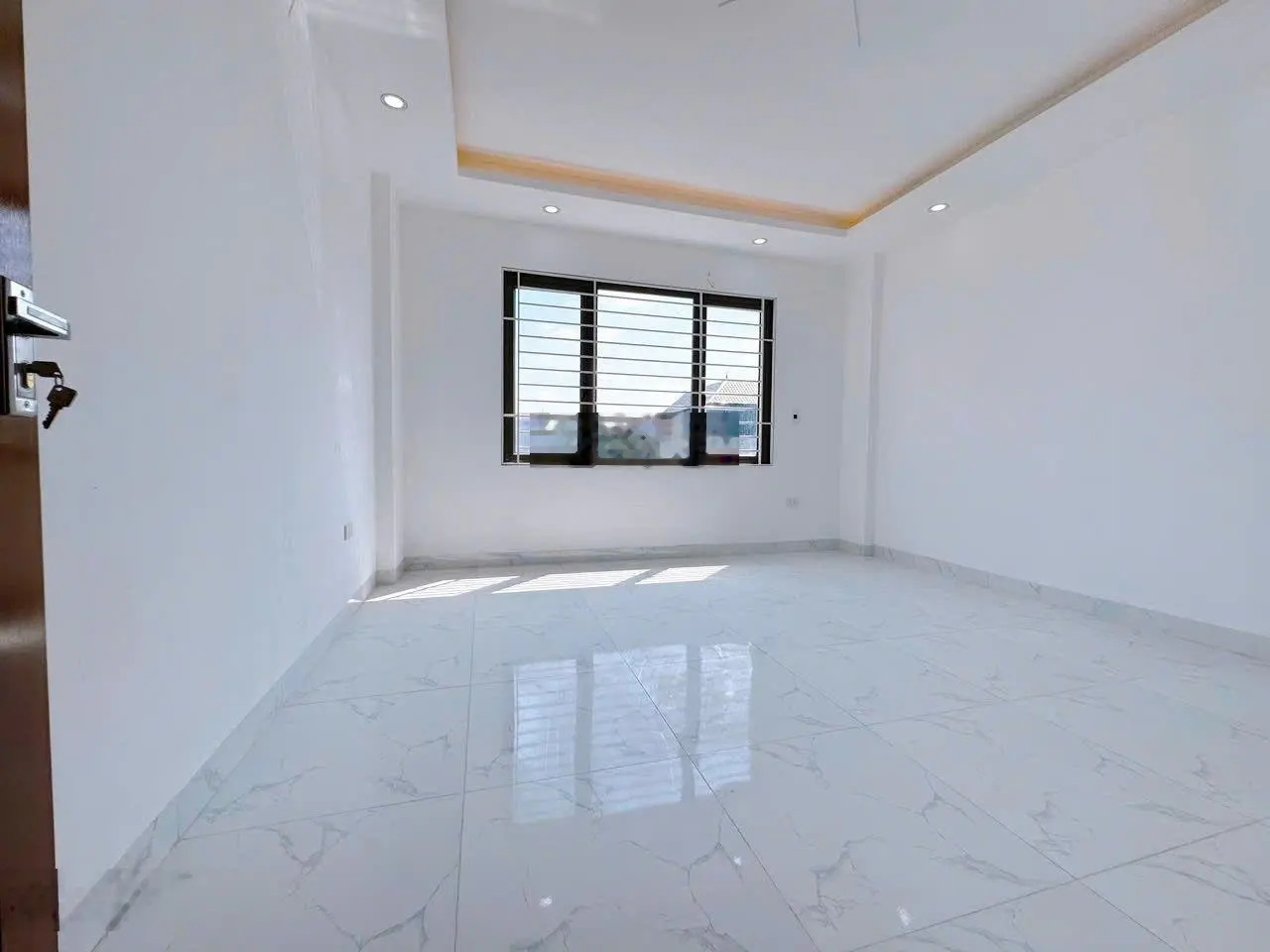 Bán nhà đơn lập 45m2x3T, ôtô đỗ, gần cầu Đông la, 7 phút ra Penika