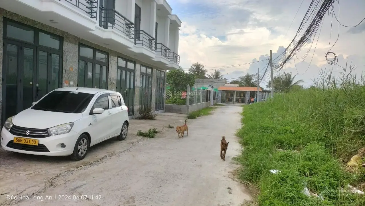 Đất thổ cư gia ngộp 145m2, sổ sẵn, đường xe hơi, trong khu dân cư đông, nằm ở cổng sau kcn TÂN ĐỨC