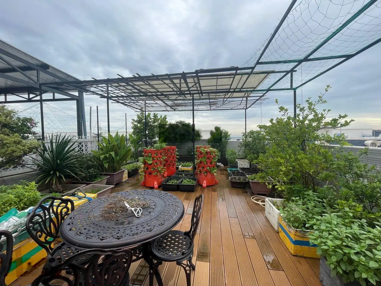 Kẹt tiền bán gấp nhà hoàn thiện cao cấp DT: 7x19.5m sát kênh Sông Trăng, Bến Du Thuyền Vạn Phúc