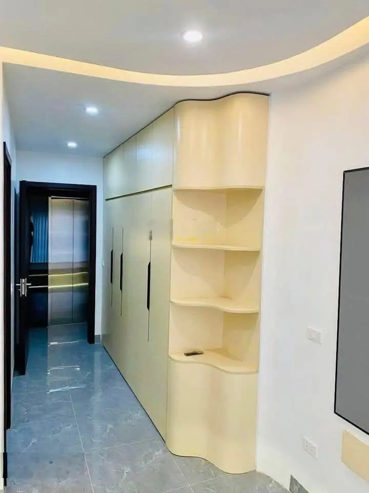 Bán nhà ngay ngã tư minh khai bạch mai. diện tích: 38m x5 tầng. lh: 0916990560