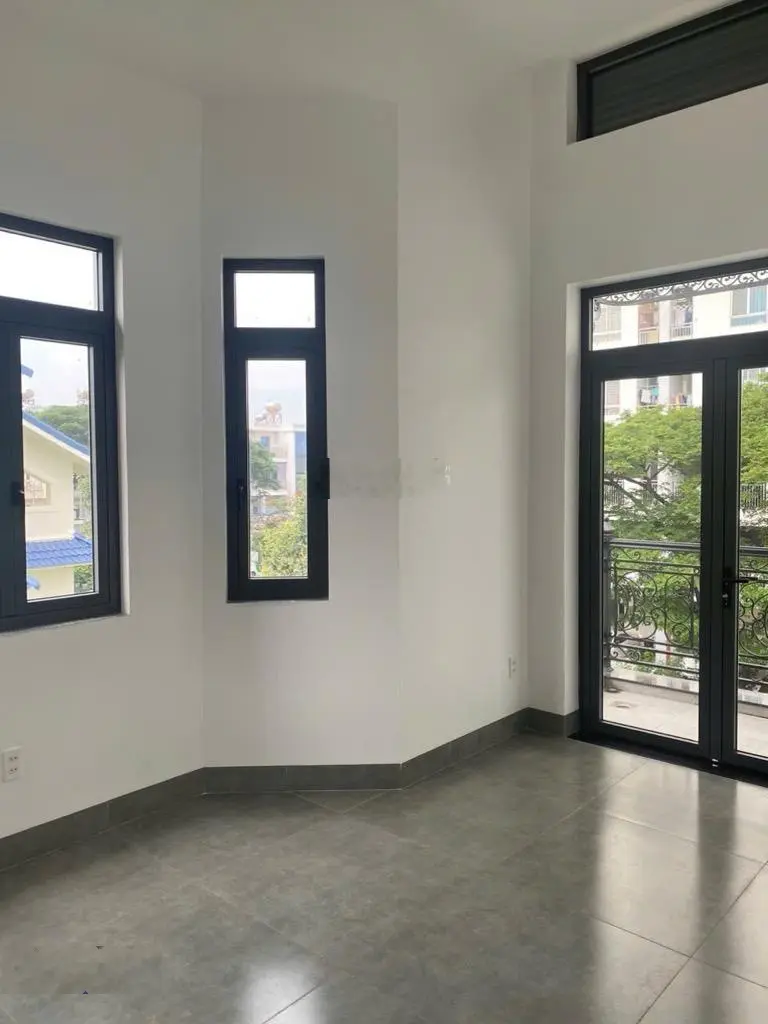 Bán BT 200m2, 3PN + 4WC tại D31, Phước Long B, Q9, HCM chỉ với 21,5 tỷ