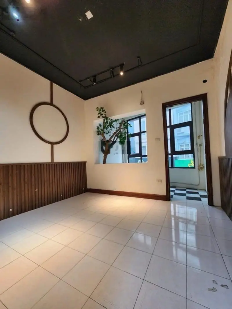 Bán nhà mặt phố đường Nguyễn Hy Quang, giá ưu đãi 22,5 tỷ VND, diện tích 47m2, view đẹp