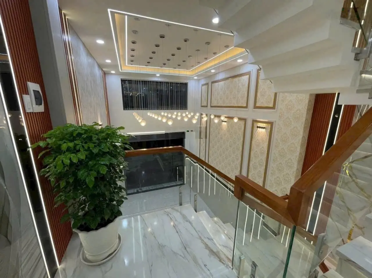 Nhà phố hiện đại 4m x 15m. 1 lửng 3 lầu Full nội thất. Hẻm nhựa 7m Đường Lâm Thị Hố