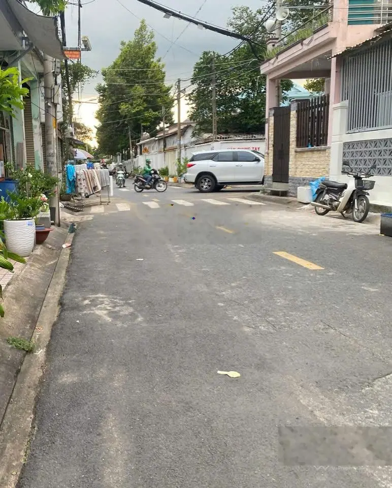 Nhà có đường ô tô tải tránh nhau, ngay cạnh Suối Tiên