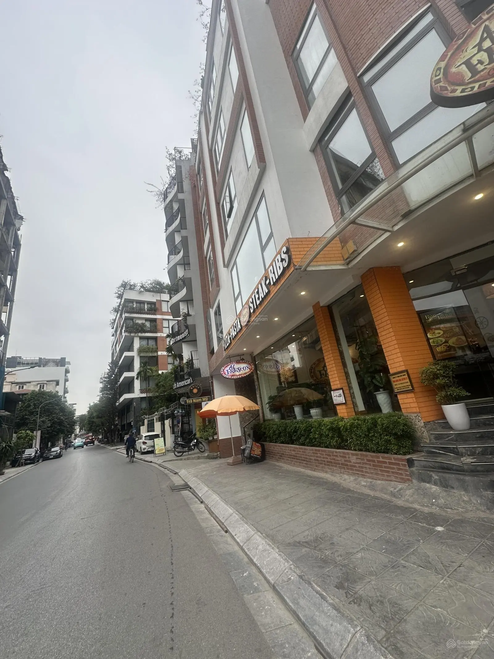 Bán toà nhà 10T 668m2 MT 24m lô góc gara ôtô - view hồ tây phố Tô Ngọc Vân Quận Tây Hồ. Giá 262tỷ