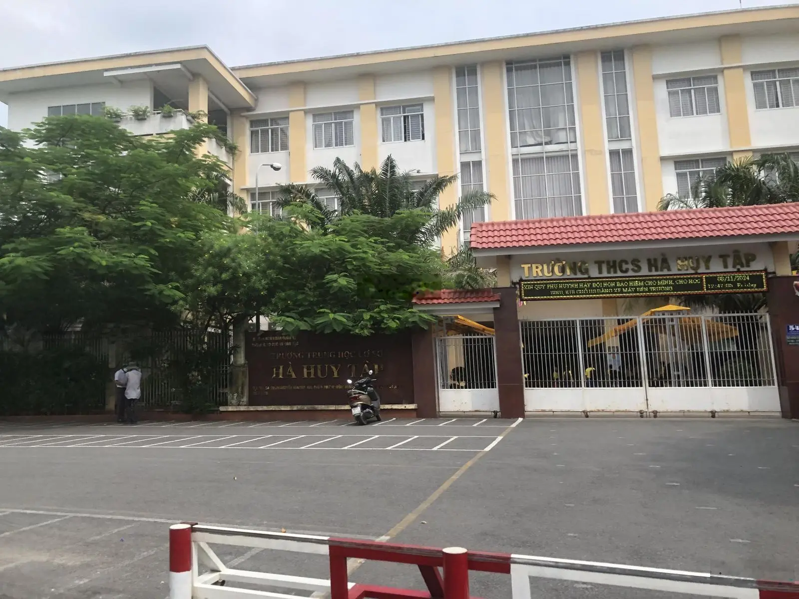 Bán nhà MT Nguyễn Văn Quá, DT: 4 x 24m nhà 2 tầng giá 9,8 tỷ, 0933198277 Đại