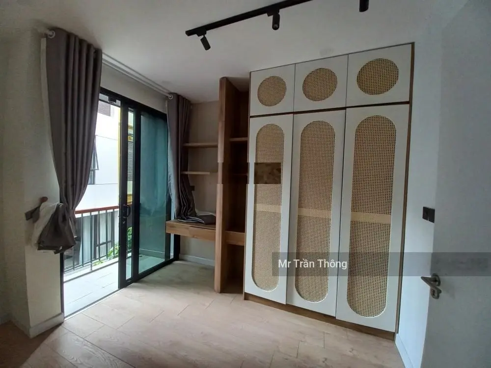 Hiếm !Bán nhà phố Nguyễn Khánh Toàn,chỉ nhỉnh 200 triệu/m2: 196m2- MTR 9,1m- đầu tư xây Building ok
