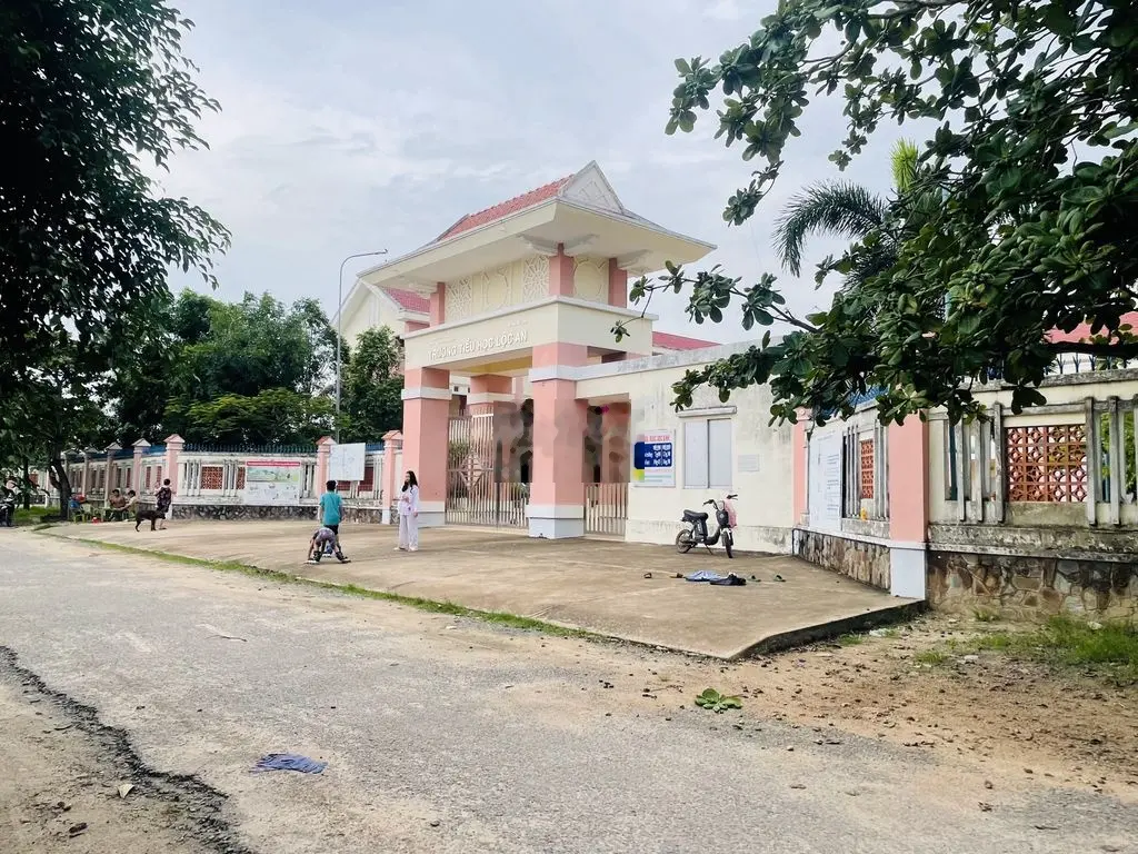 BÁN NHÀ C4 LỘC AN KẾ BÊN TRƯỜNG HỌC C1 XUNG QUANH CÁC TIỆN ÍCH
