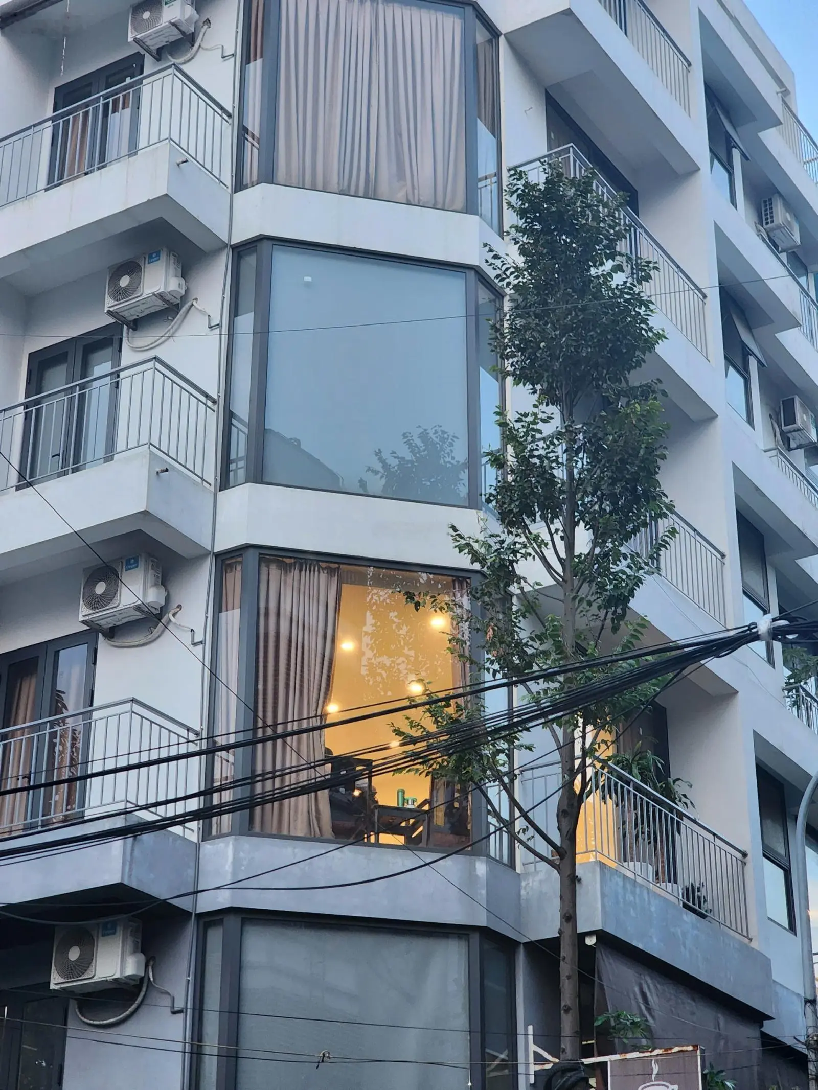 Vip nhất khu dv Mỗ Lao - lô góc - 7 tầng - thang máy - tk hiện đại. Giá 14, x tỷ