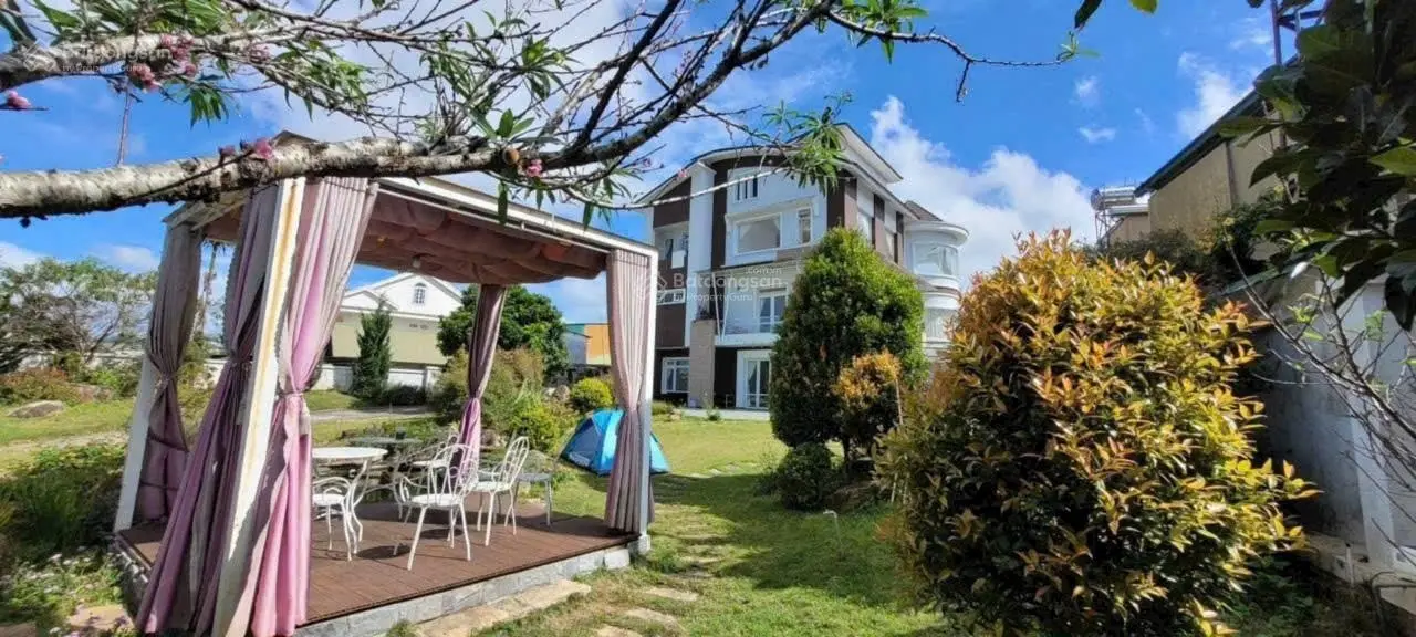 Bán biệt thự 2 mặt tiền đường đông tĩnh, phường 08, tp đà lạt. dt: 955 m2 , giá: 40 tỷ. 0908 748 ***