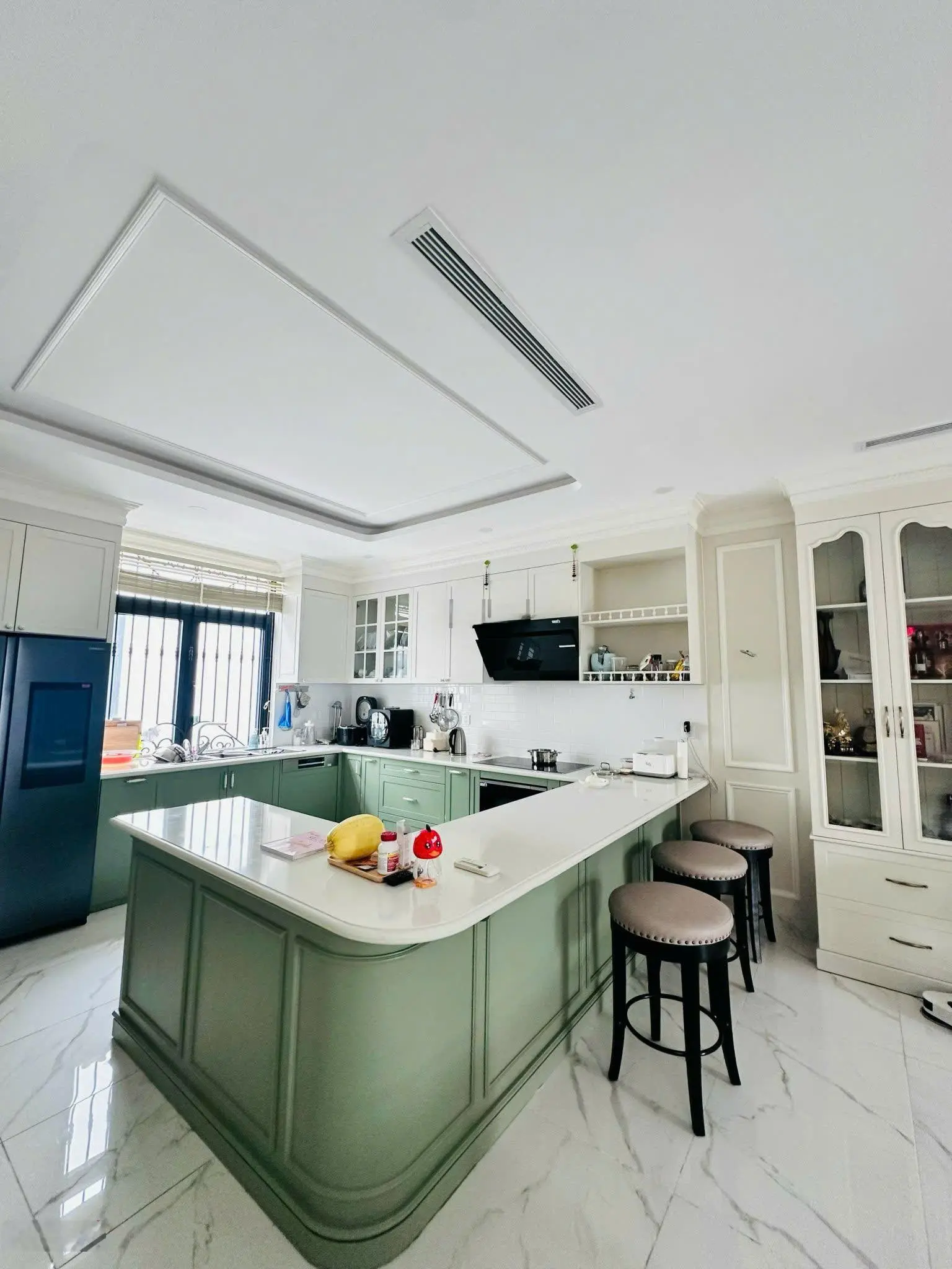 Cần bán nhà phố Vinhomes Grand Park Q9 đã hoàn thiện tặng nội thất