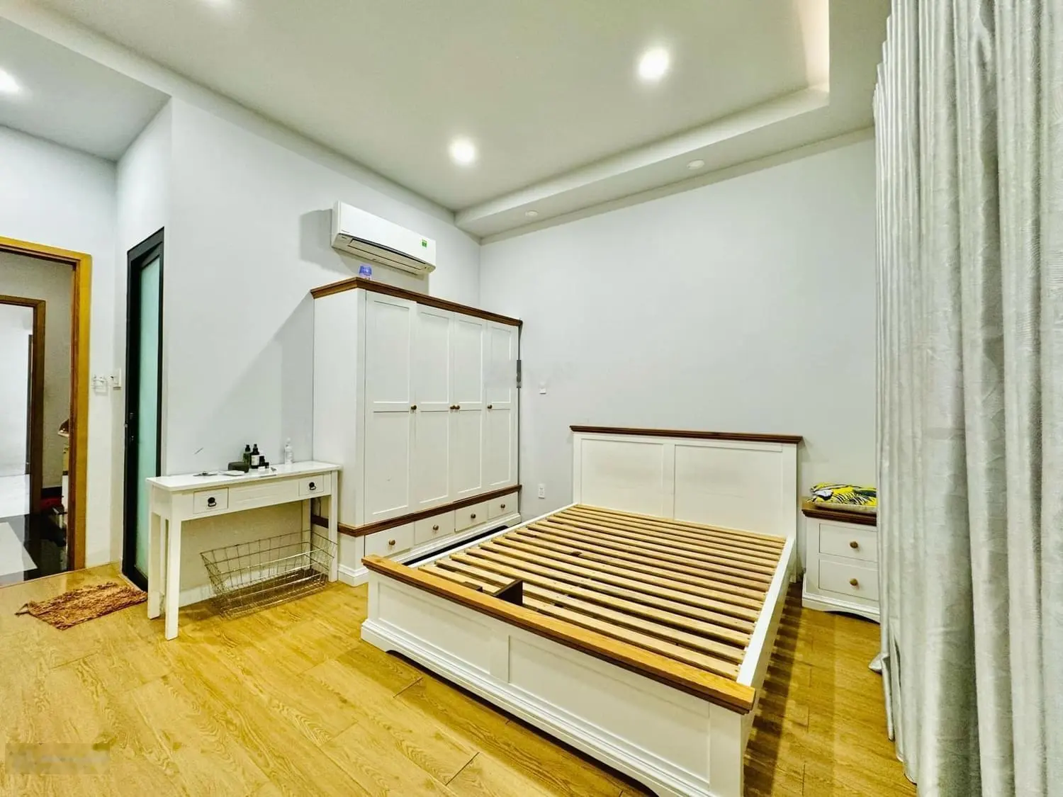 Kẹt tiền bán gấp nhà có phong thủy tốt Trần Quang Diệu, Quận 3. DT 53,8 m2. Gần chợ Nguyễn Văn Trỗi
