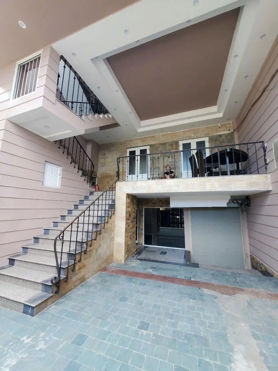 Bán nhà phố mặt đường An Dương Vương - view sông Hồng cực đẹp - DT 180m² - mặt tiền 7.5m