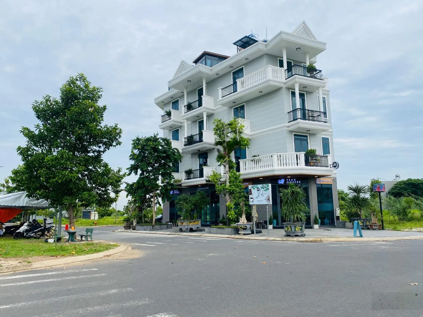 Lô đất 2 mặt tiền đừơng lớn 21m khu 4,5 Long Hưng City cần bán gấp 31tr/m2