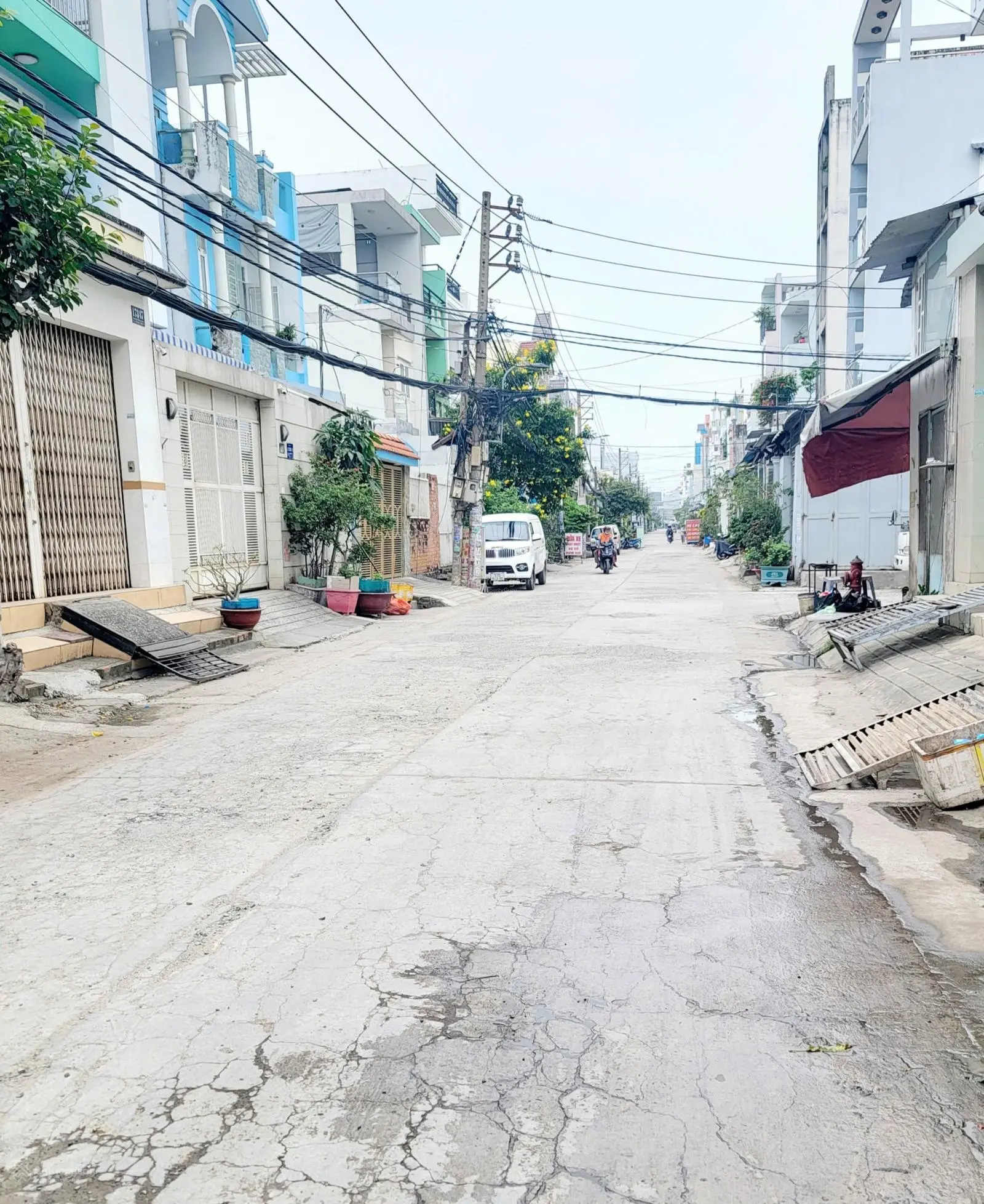 Nhà mới đẹp, (4x17m 3L 4pn 5wc), HXT 173/6D An Dương Vương, AL, QBT