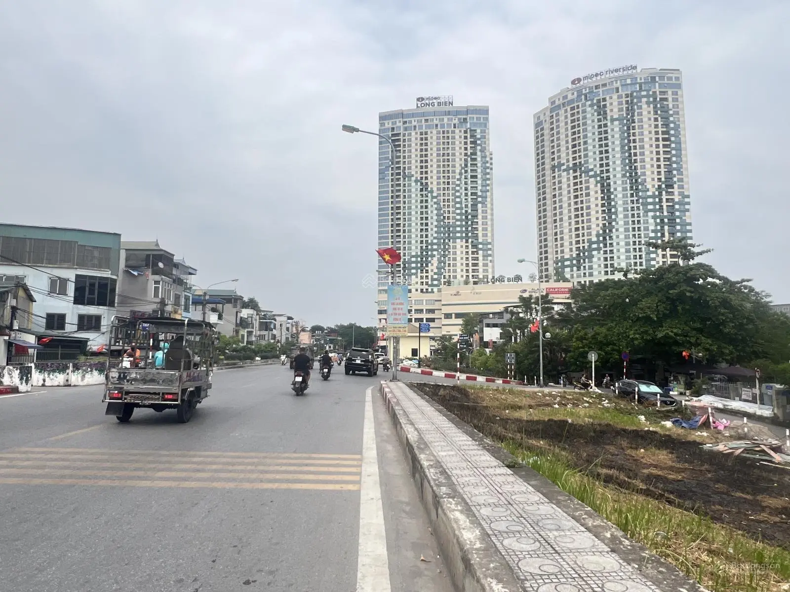 Siêu Hiếm, Nhà 4 Tầng Nguyễn Văn Cừ, ô tô đỗ cửa hơn 2 tỷ