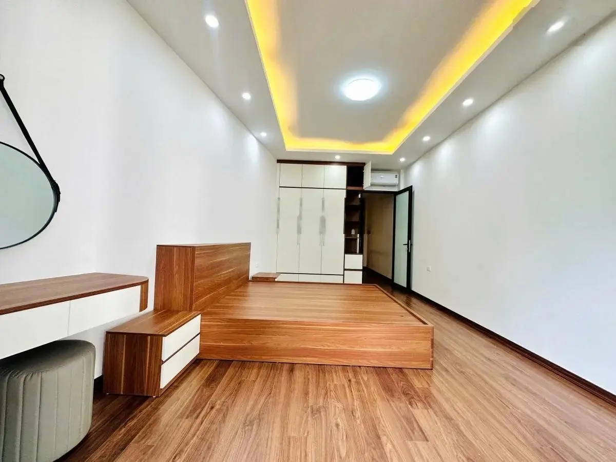 Bán nhà phố Nguyễn Trãi 36m*5T*4mMT - ngõ to rộng - nhà mới thiết kế xịn sò - giá nhỉnh 6 tỷ.