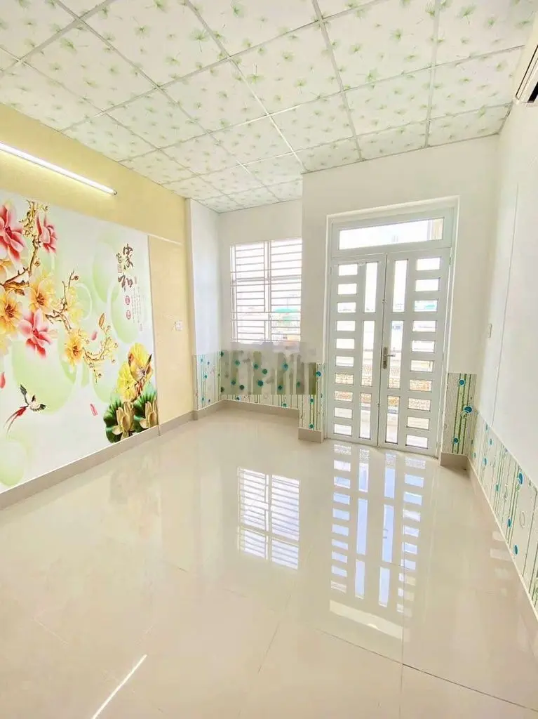 Nhà 1 trệt 2 lầu