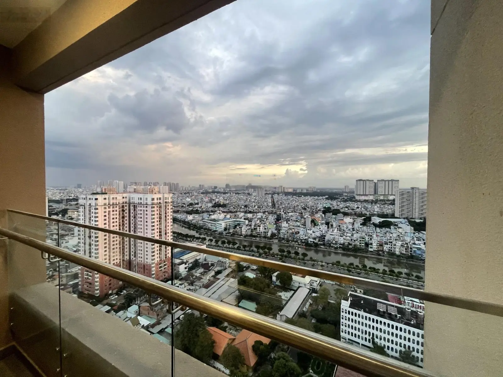 Bán căn hộ 3 phòng ngủ 135m2 khan hiếm - giá tốt - nhiều tiện ích tại đường Trần Hưng Đạo