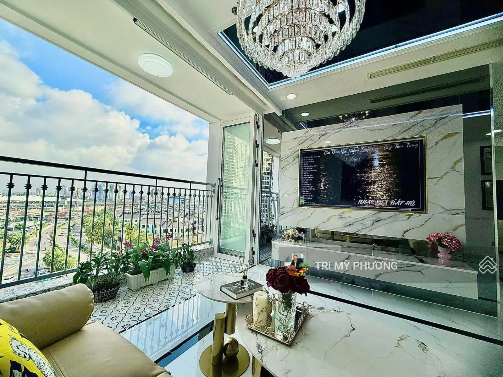 Đã có sổ hồng - bán căn hộ 3pn giá tốt nh.ất + full nội thất tại vinhome central park