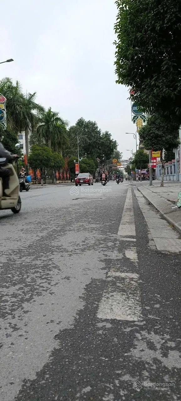Cần bán nhà 2.5 tầng, 81m2 MT 4.3m, cách đường Biên Hoà 50m, giá 3.5 tỷ trung tâm Phủ Lý Hà Nam