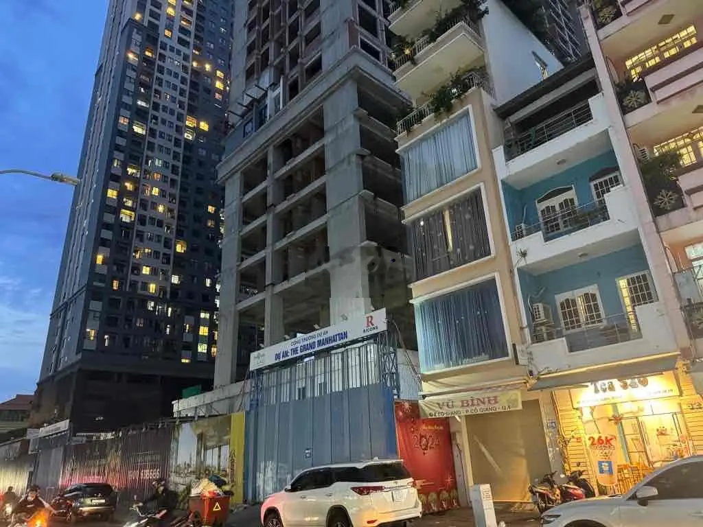 *300m2 sàn - Mặt Tiền* <6 tầng> Cô Giang- vỉa hè 6m (ko lộ giới)