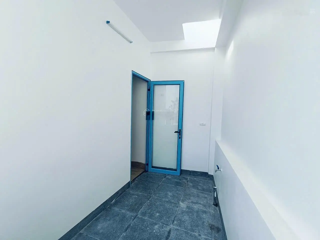 Bán nhà đẹp Tân Phú, DT 46m2 thuận tiện đi song phương cao tốc Láng - Hòa Lạc, Vinhomes Thăng Long