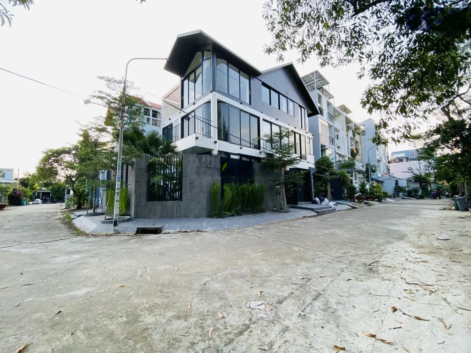 Bán nhà mặt phố giá tốt tại Lê Văn Lương, Tân Phong, Quận 7, HCM, 17,5 tỷ, 188m2